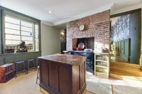 River View: Characterful Townhouse, Stunning Views